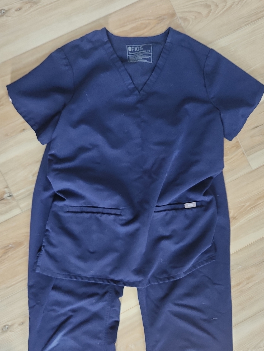 Figs Women's Scrub Set in Navy - Straight Leg Pants & Top - Picture 2 of 5